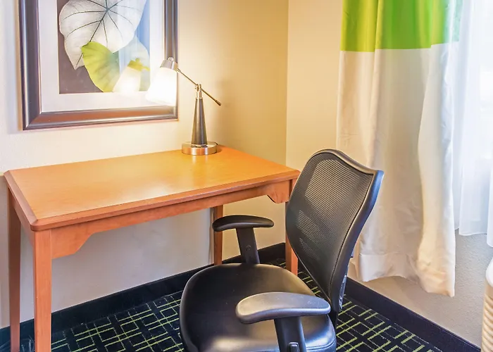Hotel Fairfield & Fargo