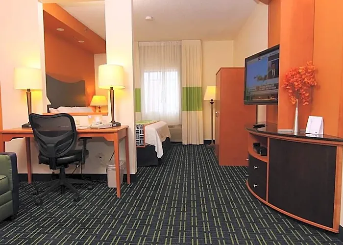 Hotel Fairfield & Fargo