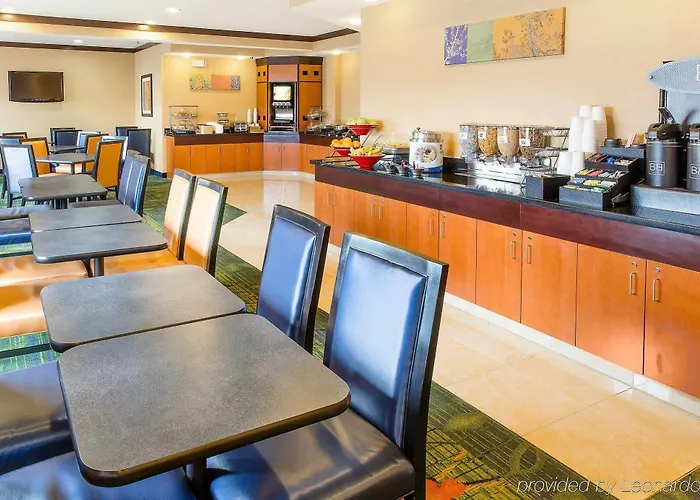 Fairfield & Hotel 3*